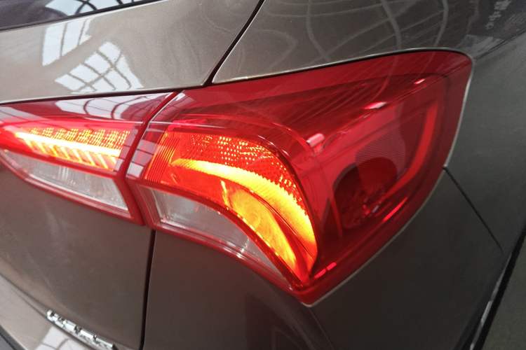 Used Buick Envision 2019 20T Two-Wheel Drive Luxury Version China VI Standard
