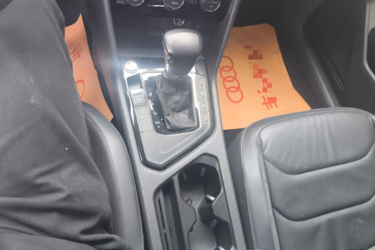 Used Volkswagen Tiguan L 2019 330TSI Automatic Two-Wheel Drive Smart Luxury Version China V Emission Standard
