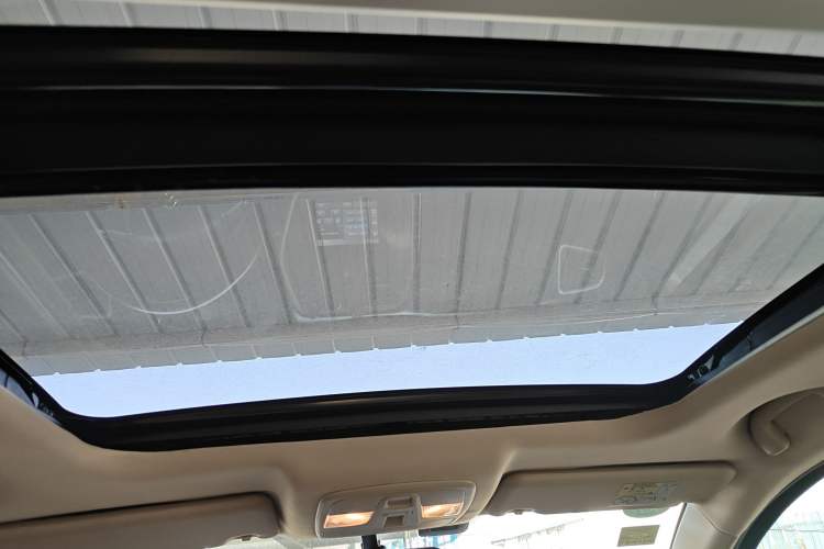 Used Suzuki S-Cross 2014 1.6L CVT Two-Wheel Drive Elite Version
