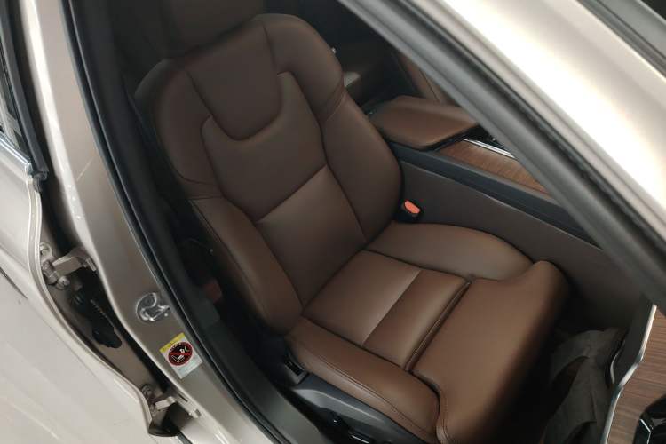 Used Volvo S60 2023 B4 Zhiyuan Luxury Edition
