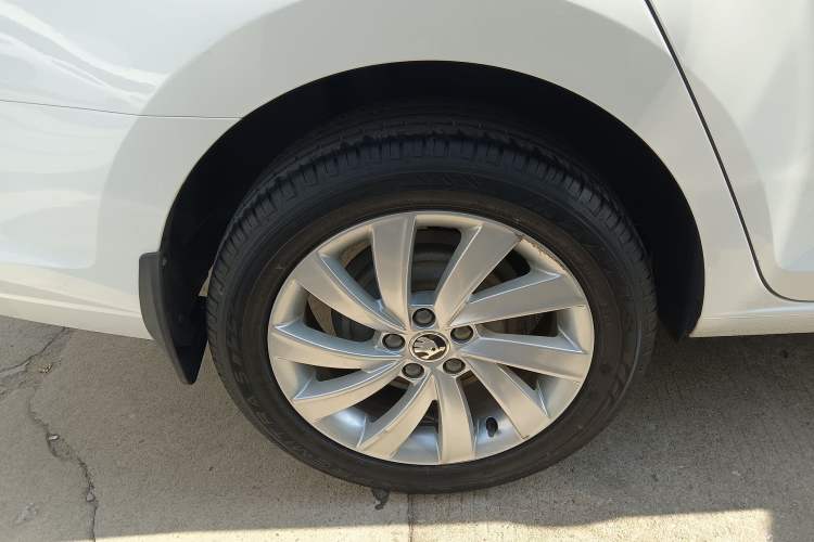 Used Skoda Rapid 2019 1.5L Automatic Comfort Edition China VI Standard