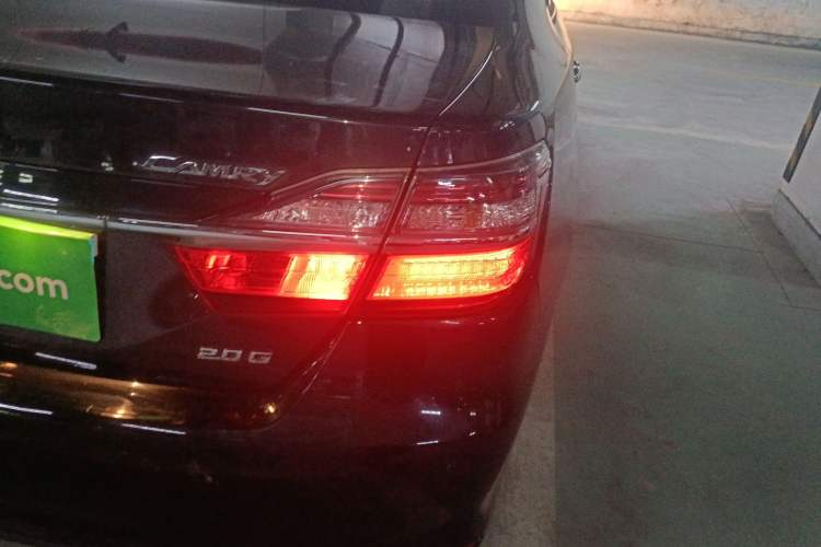 Used Toyota Camry 2016 2.0G 10th Anniversary Leading Edition
