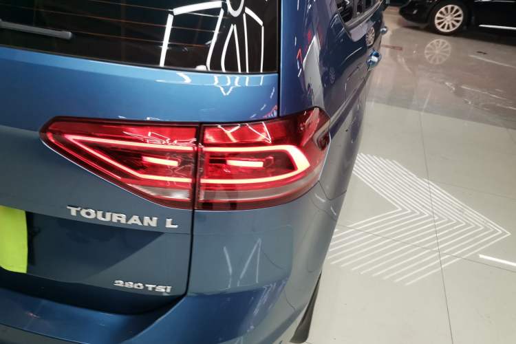 Used Volkswagen Touran 2018 Volkswagen Touran L 280TSI DSG Comfort Edition 7 Seats China V Emission Standard
