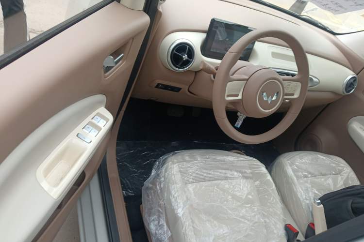 Used Wuling Hongguang MINIEV 2025 Four-Door Version Advanced Edition
