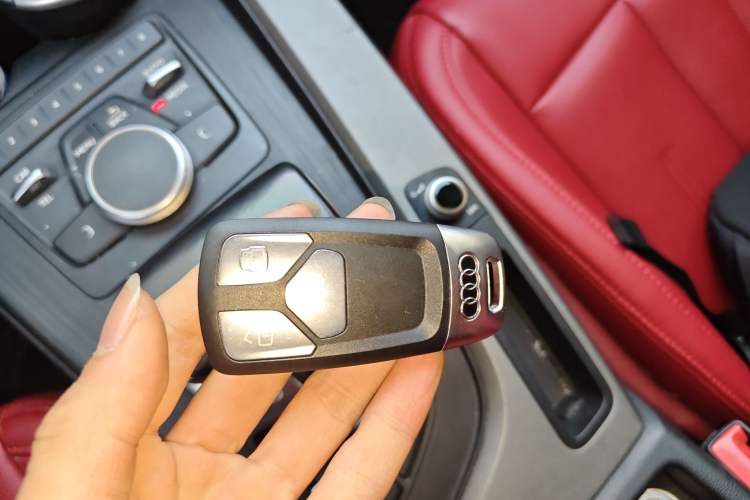 Used Audi A4L 2017 40 TFSI Ambition Edition
