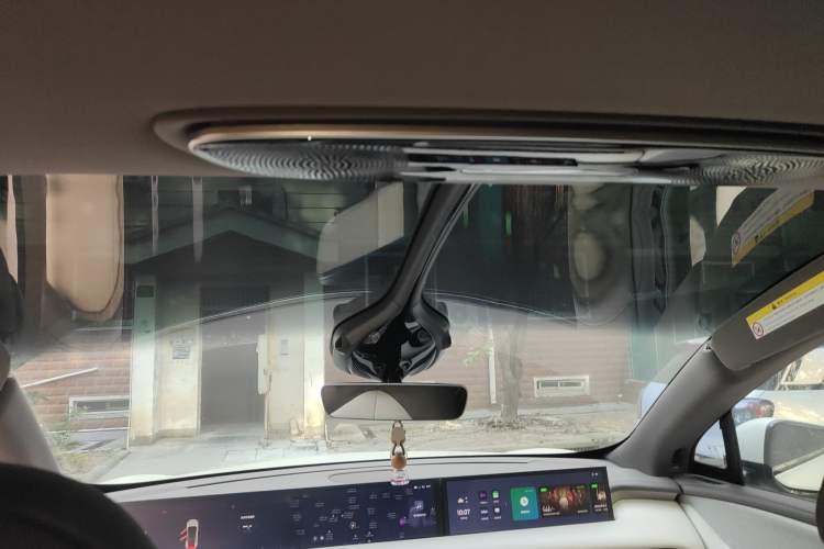 Used  LS7 2023 100kWh Lux Rear-Drive Version
