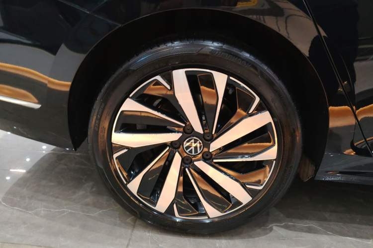 Used Volkswagen Passat 2025 Premium Version 380TSI Dragon Edition
