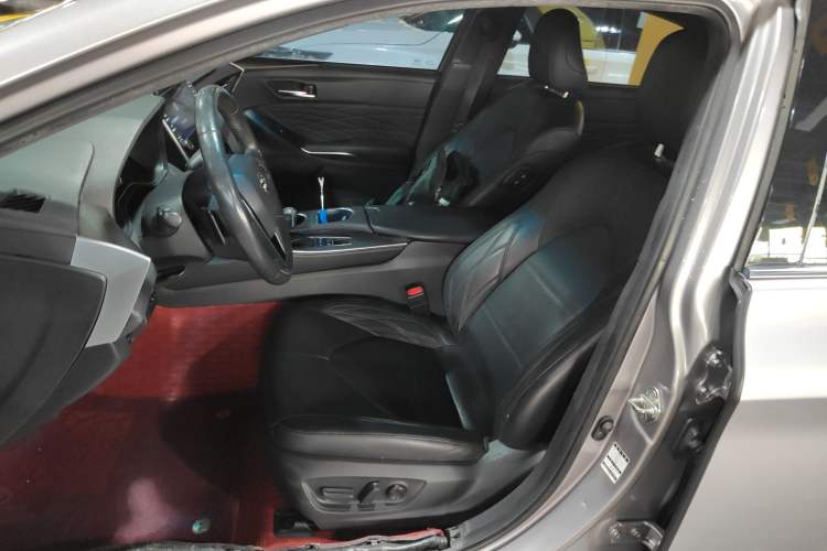 Used Toyota Avalon 2019 2.5L Touring Premium Version China VI Standard
