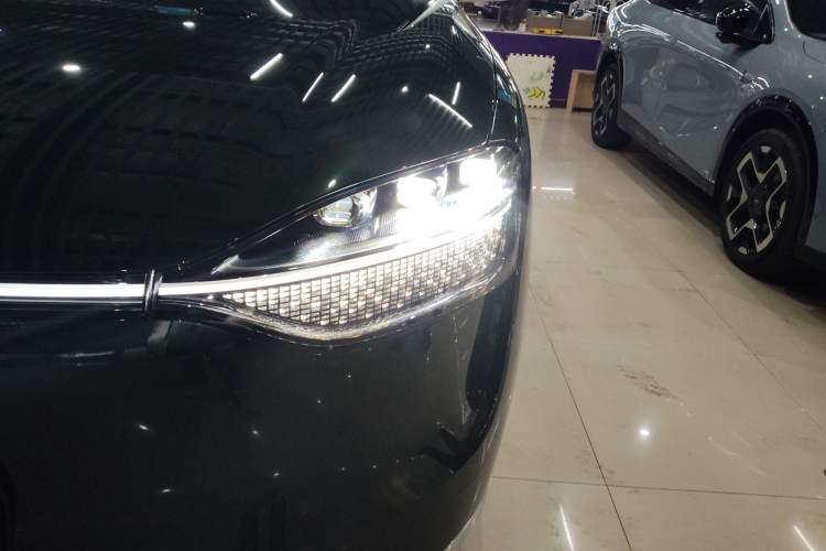 Used Hima AITO M9 2025 Extended-Range Ultra Version 52 kWh 6-Seater