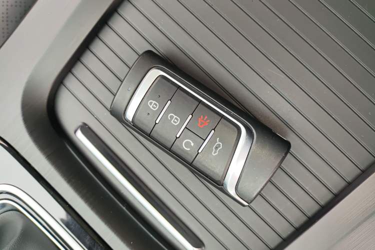 Used GAC Trumpchi M6 2021 270T DCT Luxury Edition (6 Seats)
