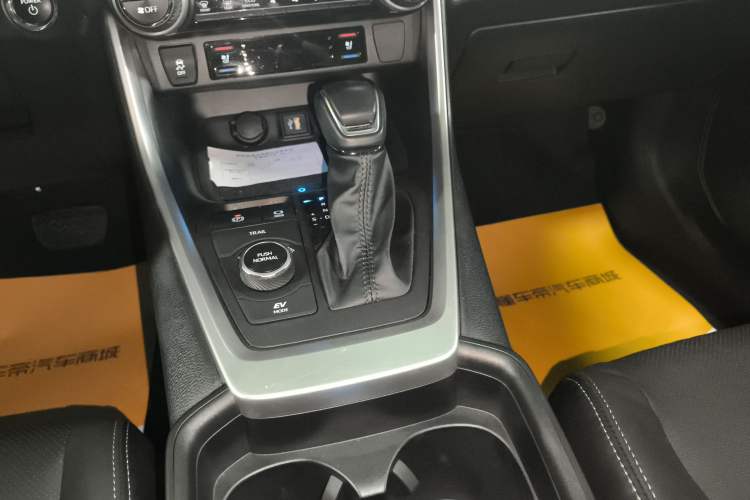 Used Toyota Wildlander 2023 Dual-Motor 2.5L E-CVT Four-Wheel Drive Prestige Edition