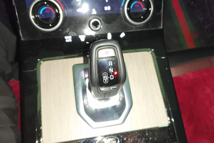 Used Land Rover Range Rover Evoque 2023 Aurora L 249 PS Luxury Edition