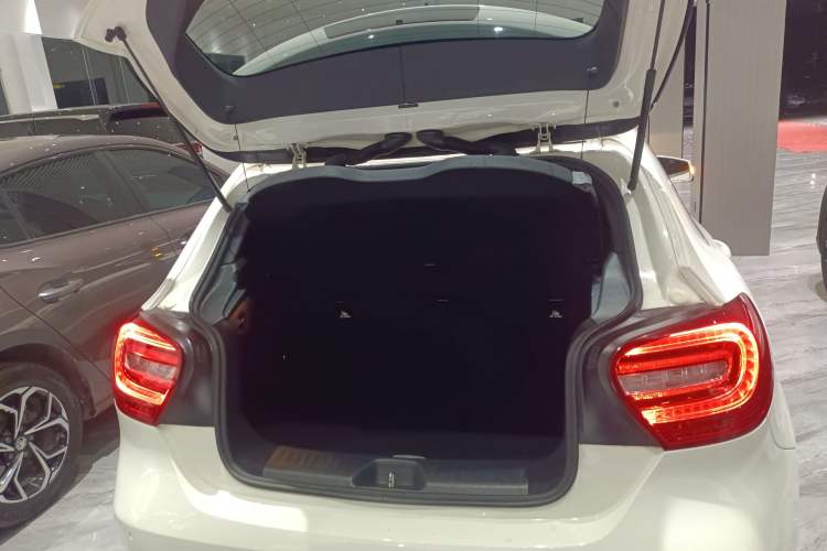 Used Mercedes-Benz A-Class 2015 A 200 Fashion Model
