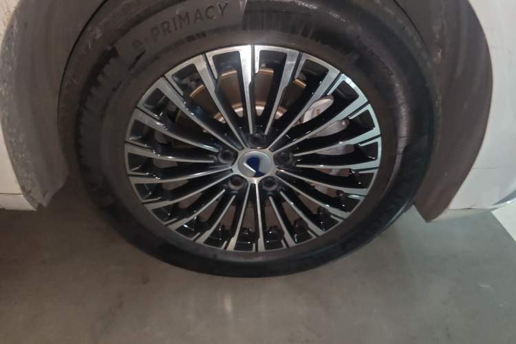 Used Denza D9 2022 DM-i 1040 Prestige Model
