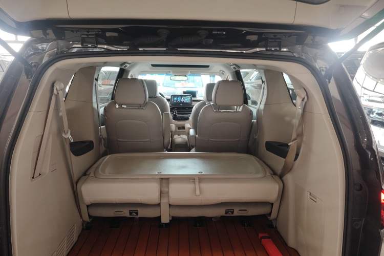 Used Buick GL8 2021 Land Cruiser Executive Class 652T Luxury Model