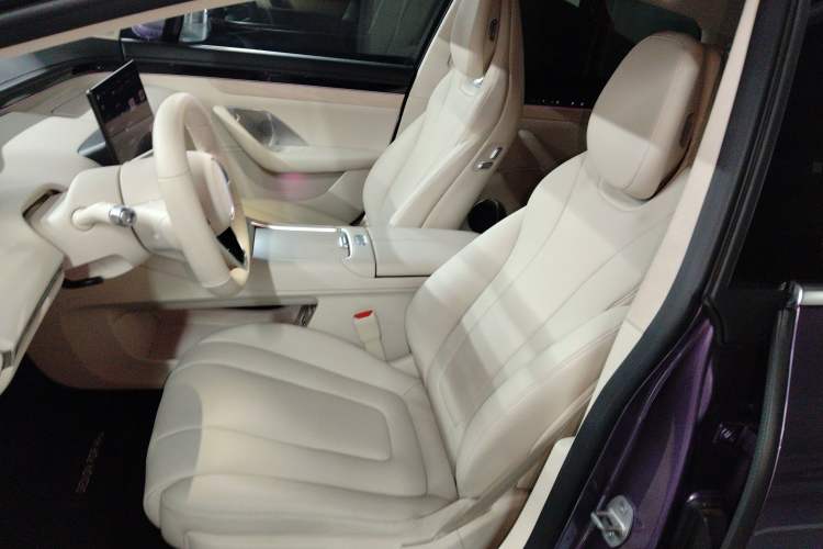 Used Hima Luxeed S7 2025 855 km Max