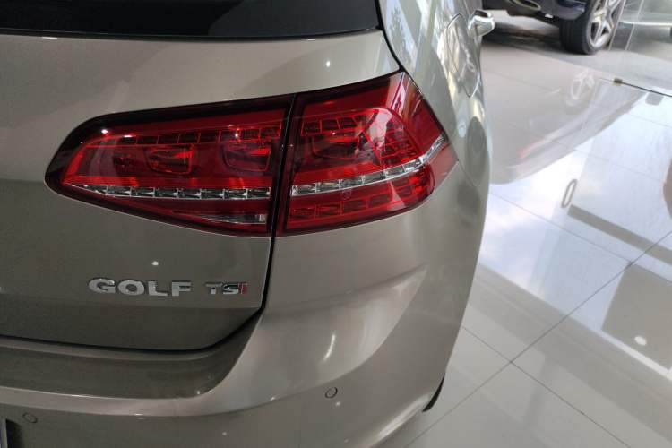 Used Volkswagen Golf 2015 1.4TSI Automatic Luxury Model
