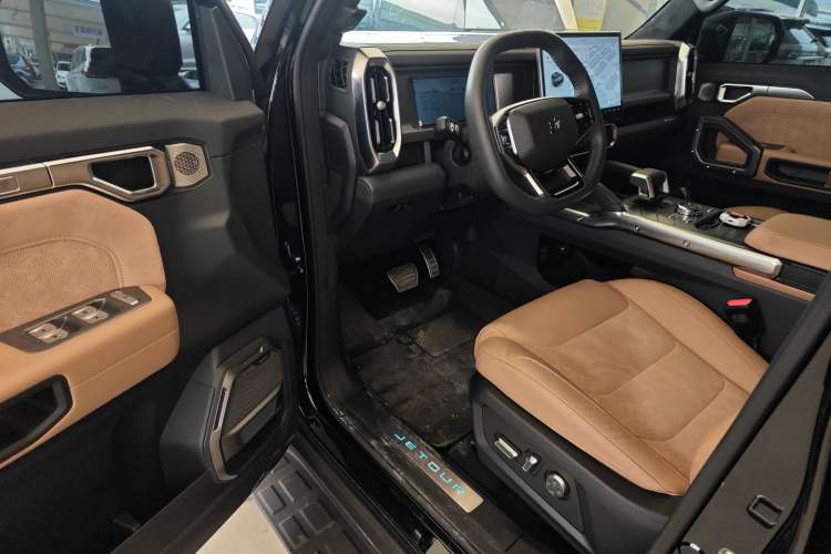 Used JETOUR Traveler 2023 2.0T All-Wheel Drive CrossPRO+
