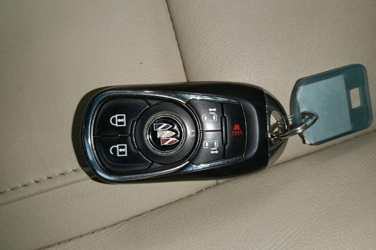 Used Buick GL8 2022 ES Landtrek 653T Luxury Edition
