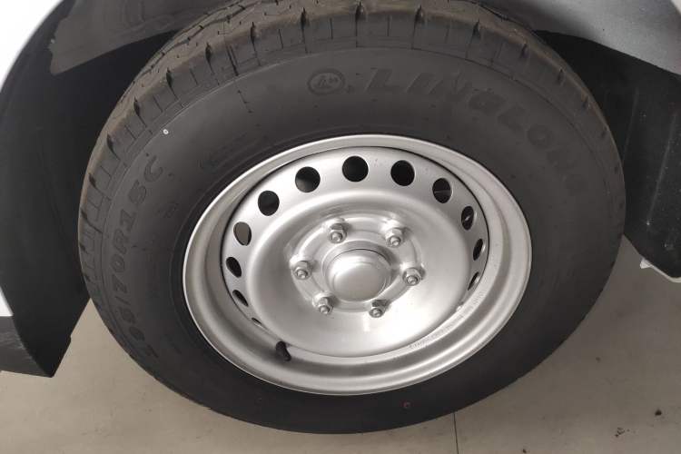 Used Wuling Yangguang 2024 300KM Comfort Version Passenger Van 75kW