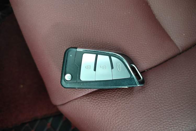 Used  Compass 2015 2.0L two-wheel drive sport version