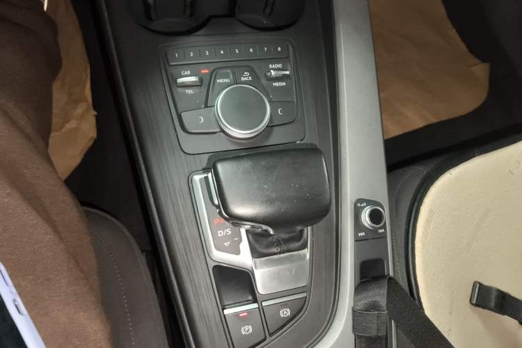 Used Audi A4L 2017 Plus 40 TFSI Ambition Model
