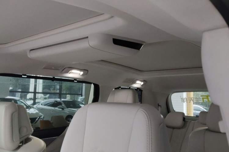 Used Buick GL8 New Energy 2024 Lu Zun Luxury Edition 7-Seater
