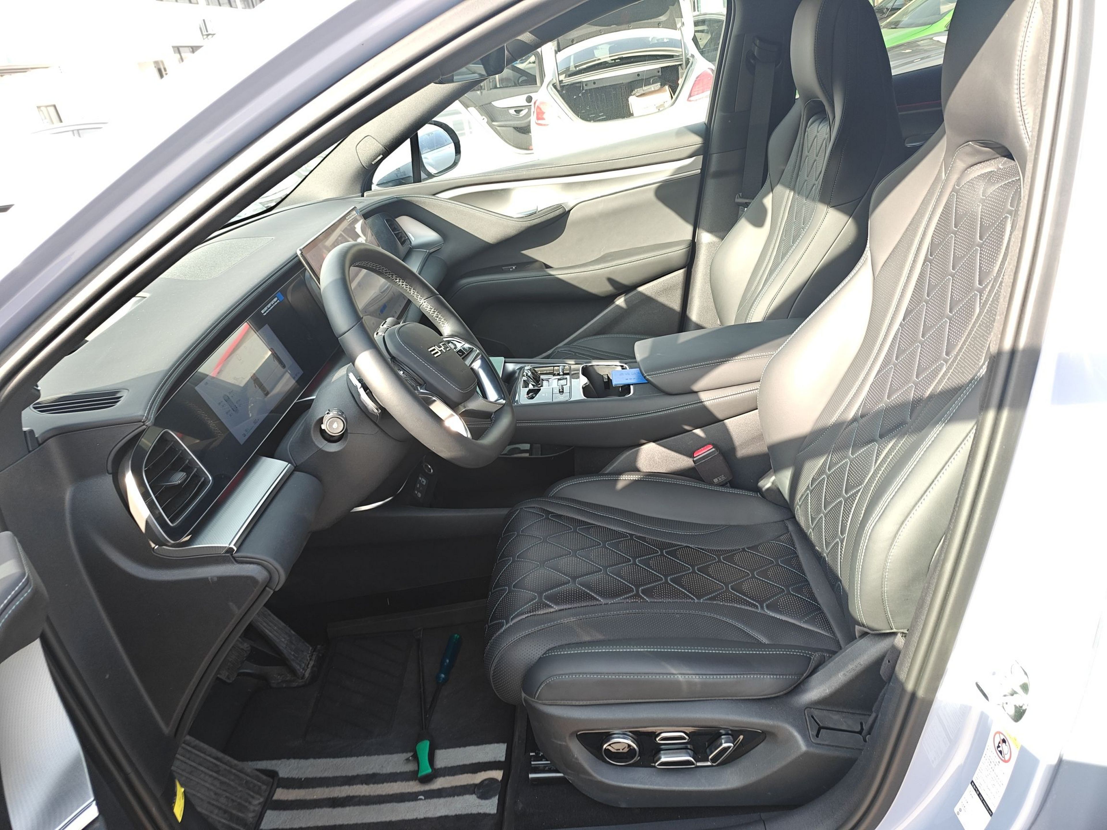 Переднее сиденье в автомобиле