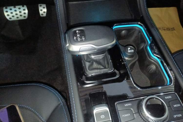 Used  BJ40 2023 2.0T Automatic Four-Wheel Drive Urban Hunter Edition Chivalrous Type
