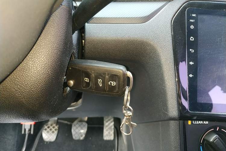 Used Volkswagen Jetta 2017 1.4L Manual Fashion Edition
