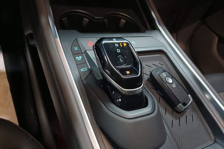 Used Ford Edge 2025 Ford Explorer L 2.0T EcoBoost E-Hybrid Four-Wheel-Drive 7-Seater Supreme Model
