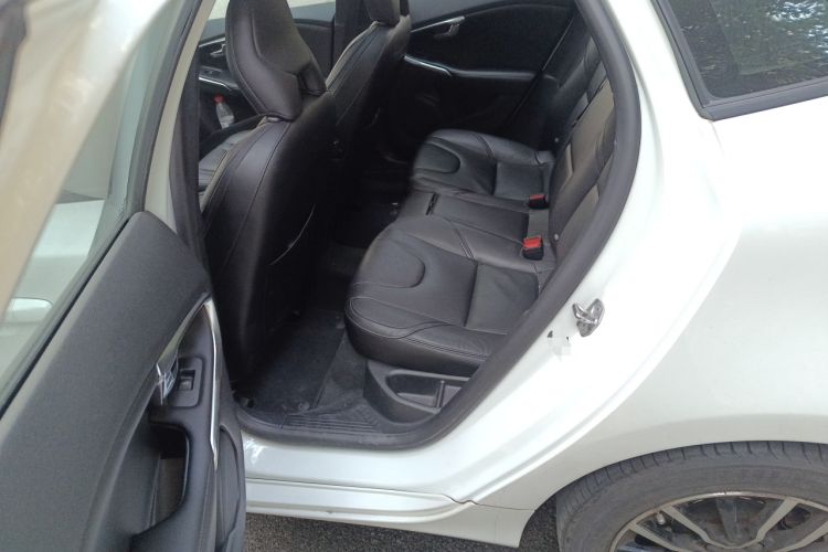 Used Volvo V40 2017 T3 Zhiyi Edition
