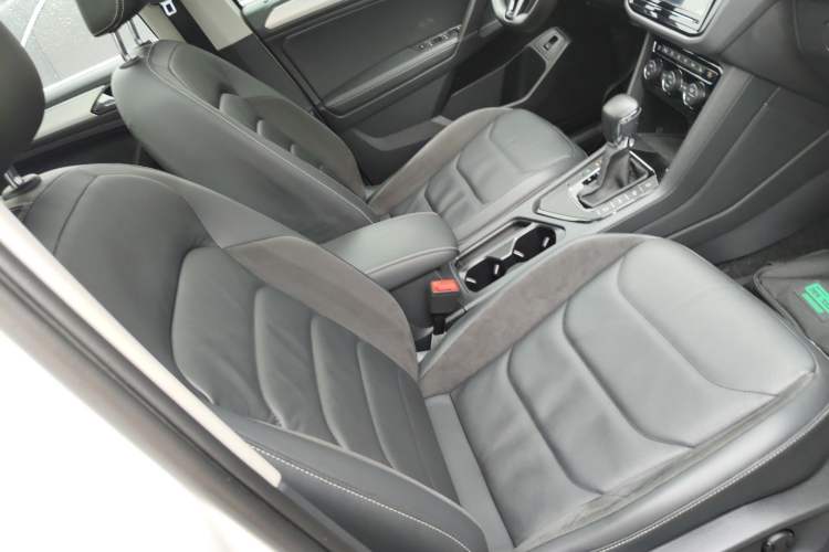 Used Volkswagen Tiguan L 2019 330TSI Automatic Two-Wheel Drive Smart Luxury Version China V Emission Standard
