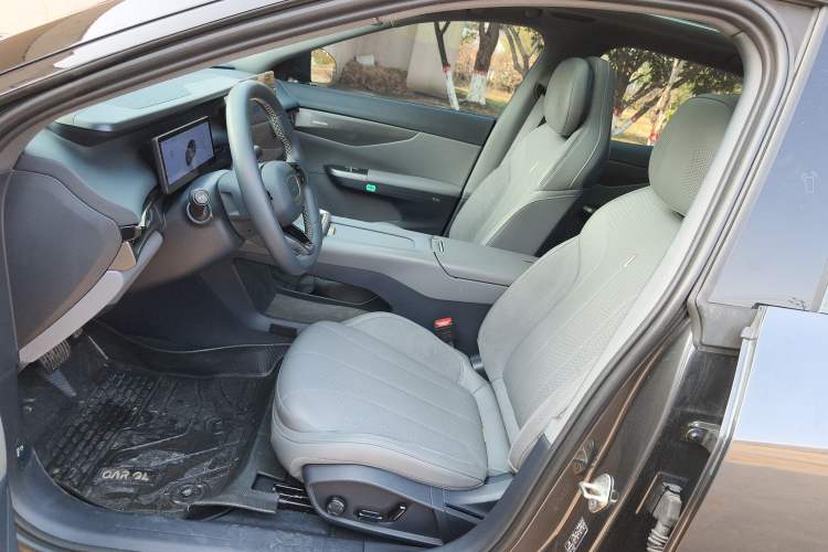 Used Lynk & Co 07 2024 EM-P 126 Long-Range Halo
