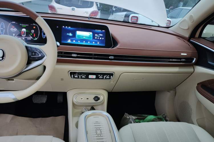 Used ORA Good Cat 2023 401 km Standard Range Prestige Version Lithium Iron Phosphate