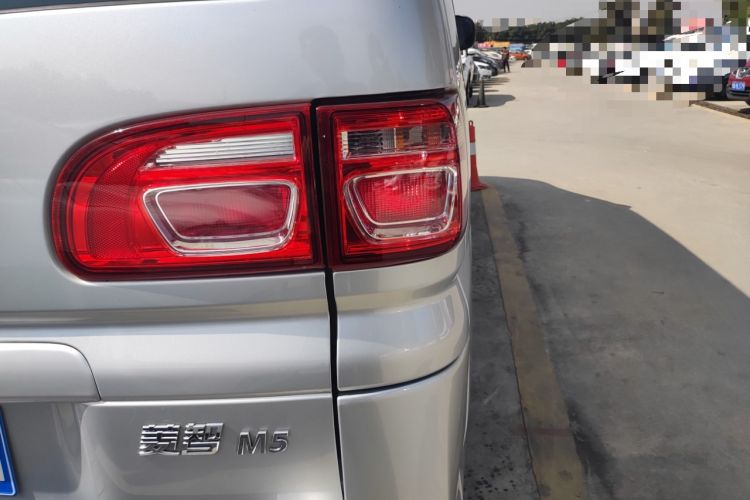 Used FORTHING Lingzhi 2019 Facelifted M5L 1.6L 7-Seater Base Model China VI Standard
