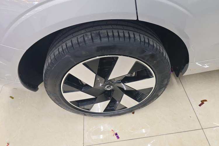 Used Volvo XC60 New Energy 2025 Plug-in Hybrid Long-Range All-Wheel Drive Smart & Luxurious Edition