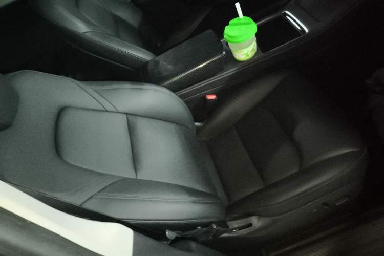 Used Tesla Model Y 2021 Long-Range All-Wheel-Drive Version
