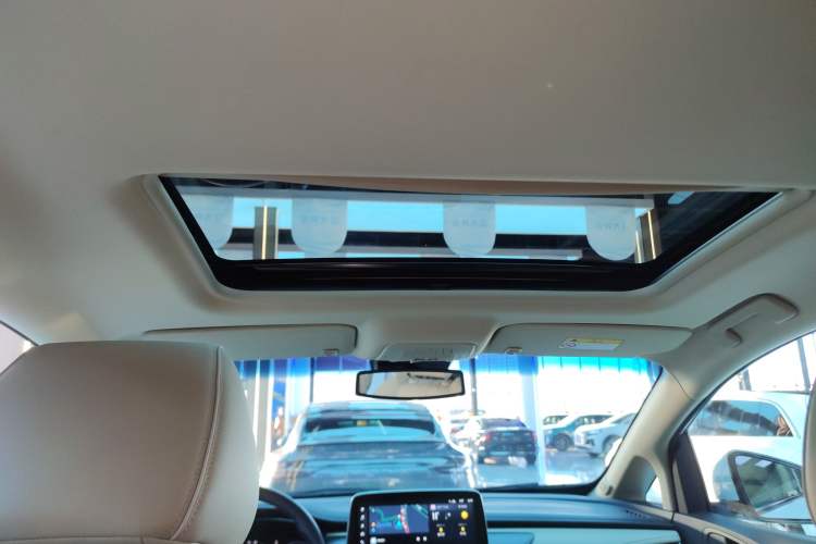 Used Buick GL8 2023 Land Executive Class 652T Luxury Model
