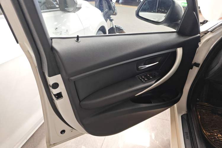 Used BMW 3 Series 2014 320Li Fashion Model
