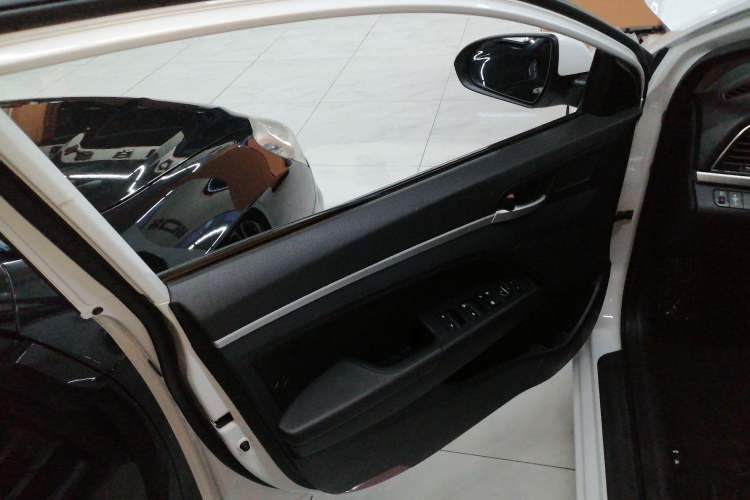 Used Hyundai Elantra 2016 1.6L Automatic ZhiXuan – Elite Version
