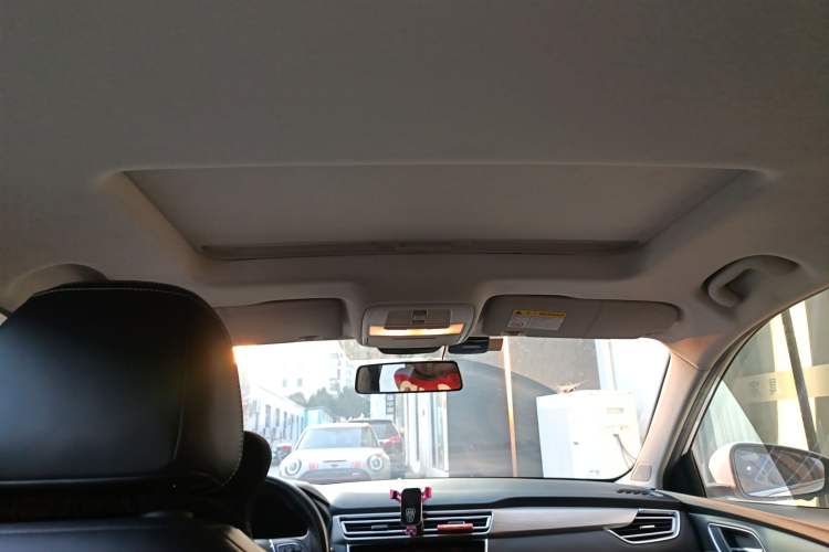 Used Roewe i5 2020 1.5L Automatic 4G Connect Luxury Flagship Edition
