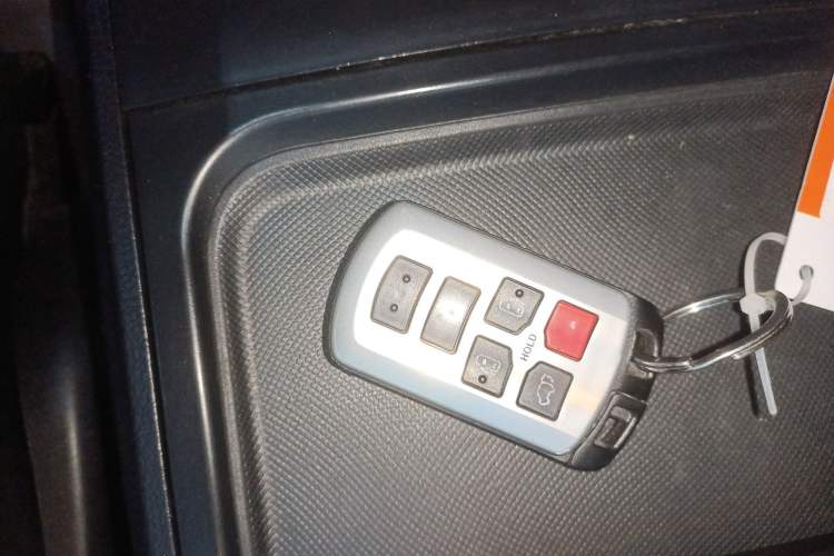 Used Toyota Sienna (Parallel Import) 2015 3.5L Automatic 7-Seater Parallel Import