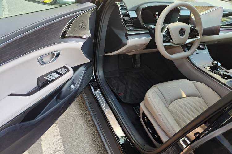 Used BYD Han 2025 DM-i Intelligent Driving Edition 125KM LiDAR Flagship Model
