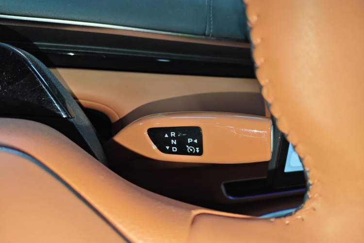 Used  S07 2023 200Max Range-Extended Version
