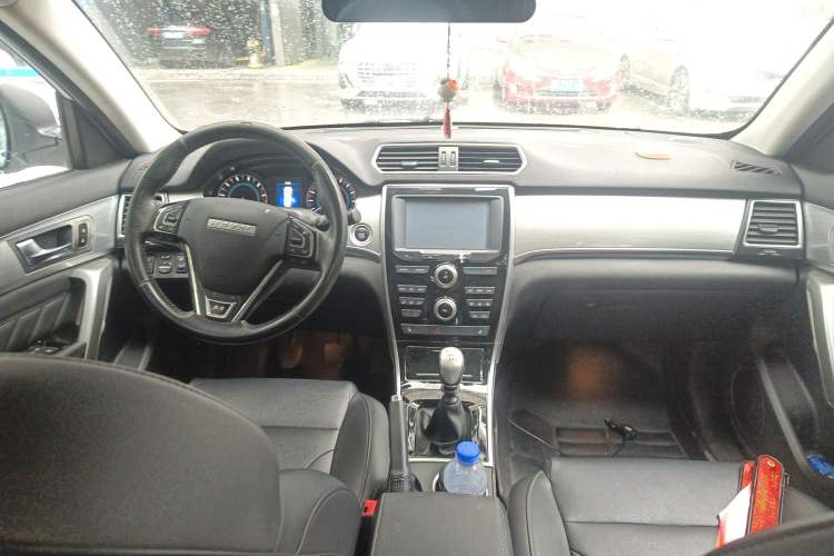 Used Haval H2 2016 Red Label 1.5T Manual Two-Wheel Drive Elite Model
