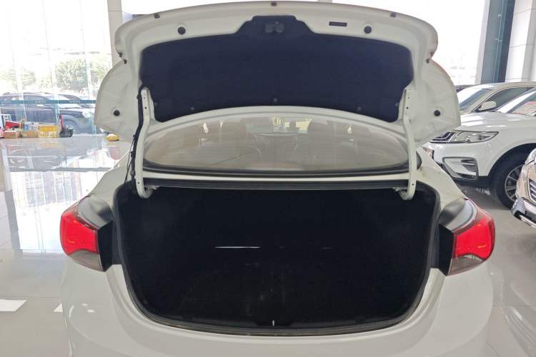 Used Hyundai Elantra 2016 1.6L Automatic Smart Version
