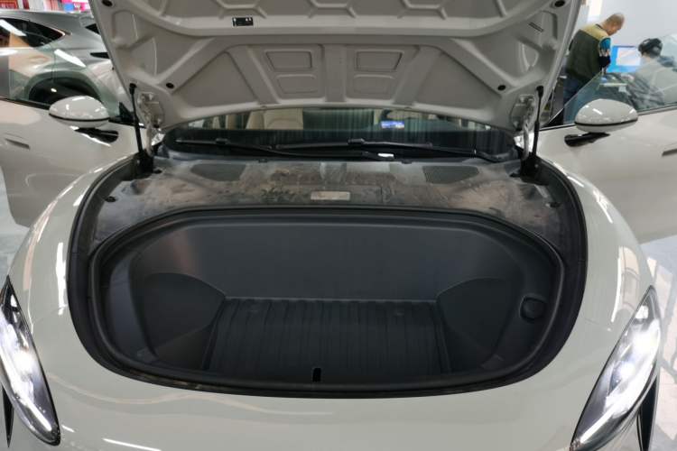 Used  SU7 2024 Rear-Drive Ultra-Long Range Advanced Pro-Level Intelligent Driving Version
