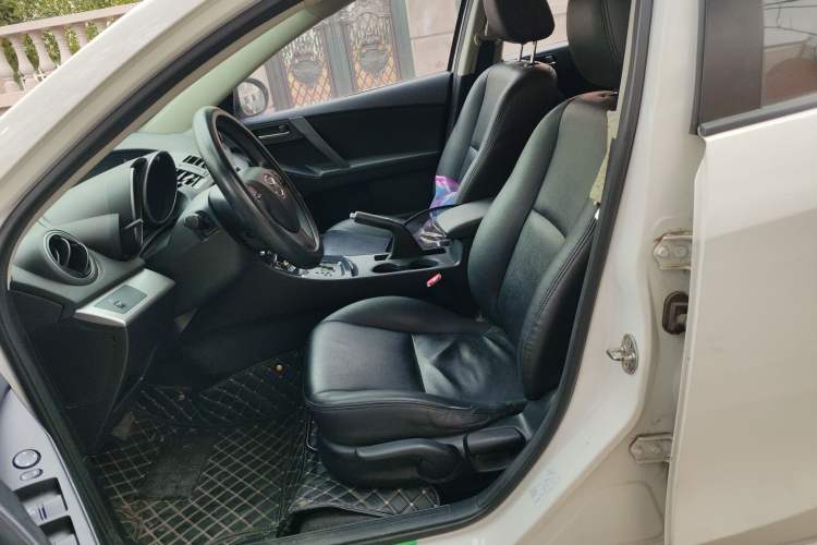 Used Mazda Mazda 3 2015 Hatchback 1.6L Automatic Elite Model
