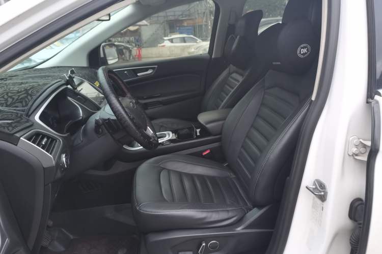 Used Ford Edge 2018 EcoBoost 245 Two-Wheel-Drive Platinum Edition 5 Seats
